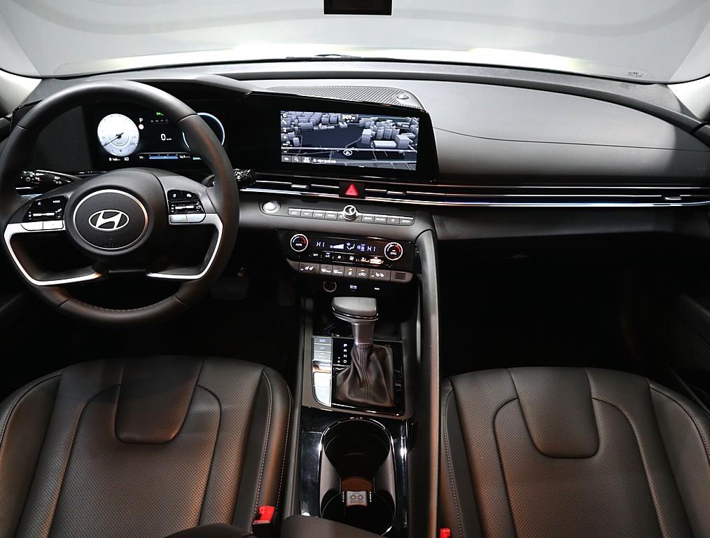 HYUNDAI Avante - Vista 5