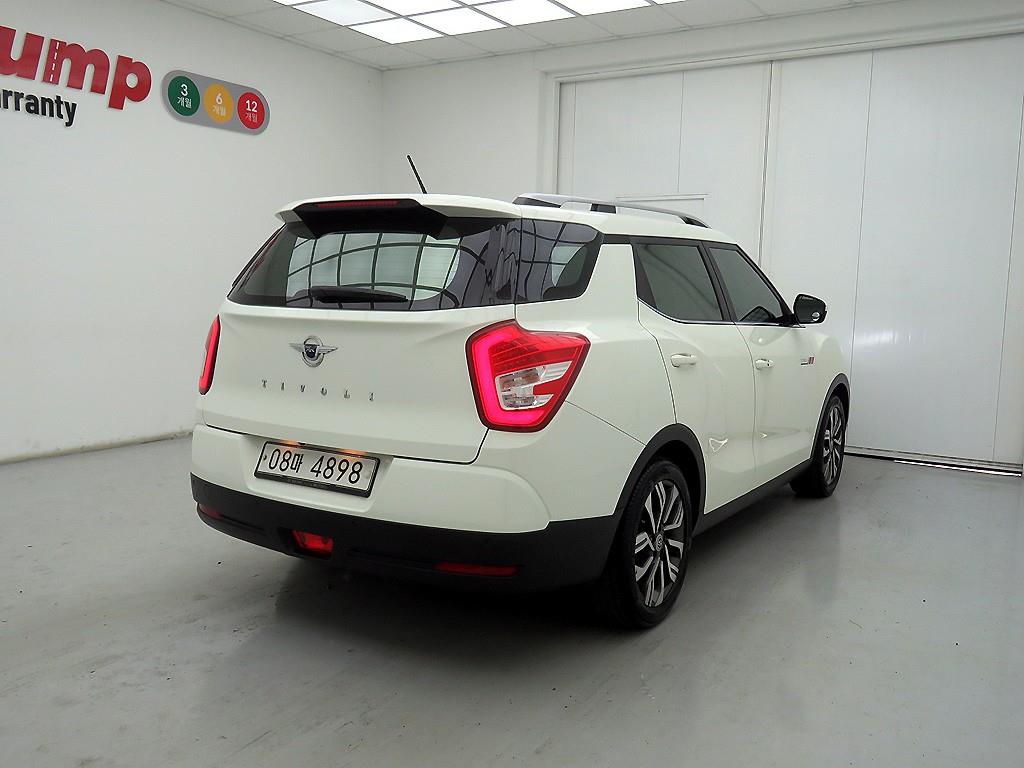 Ssangyong Tivoli - Vista 4