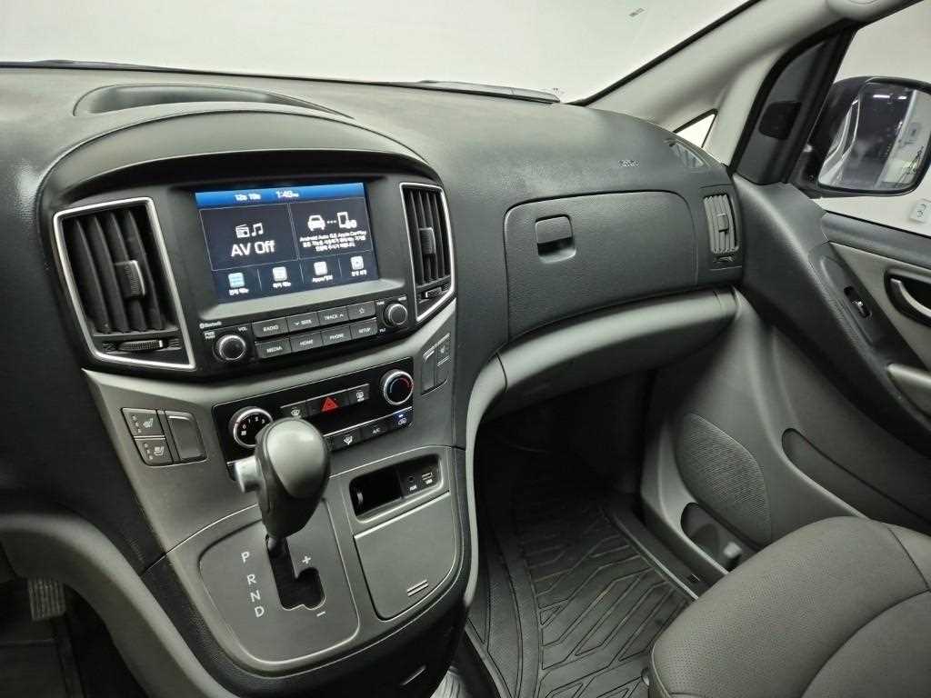 HYUNDAI Starex - Vista 10