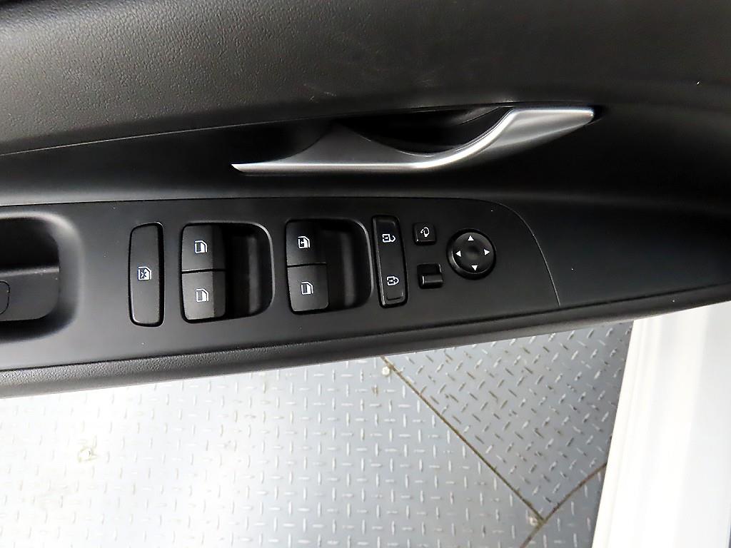 HYUNDAI Avante - Vista 11