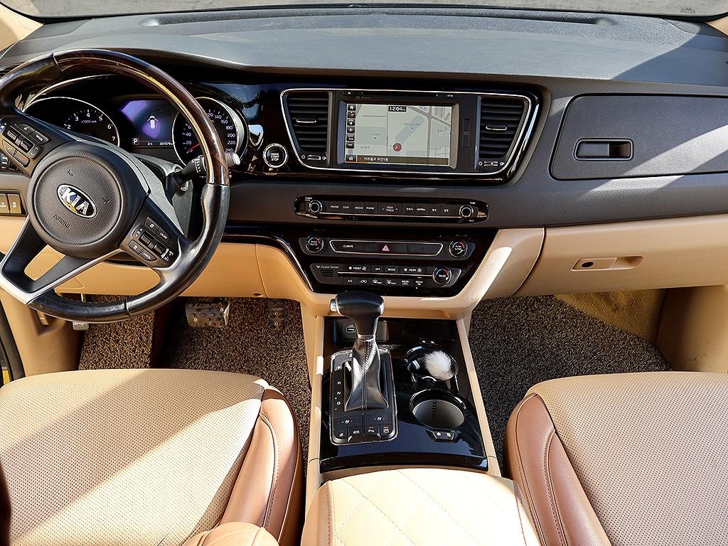 KIA Carnival - Vista 9
