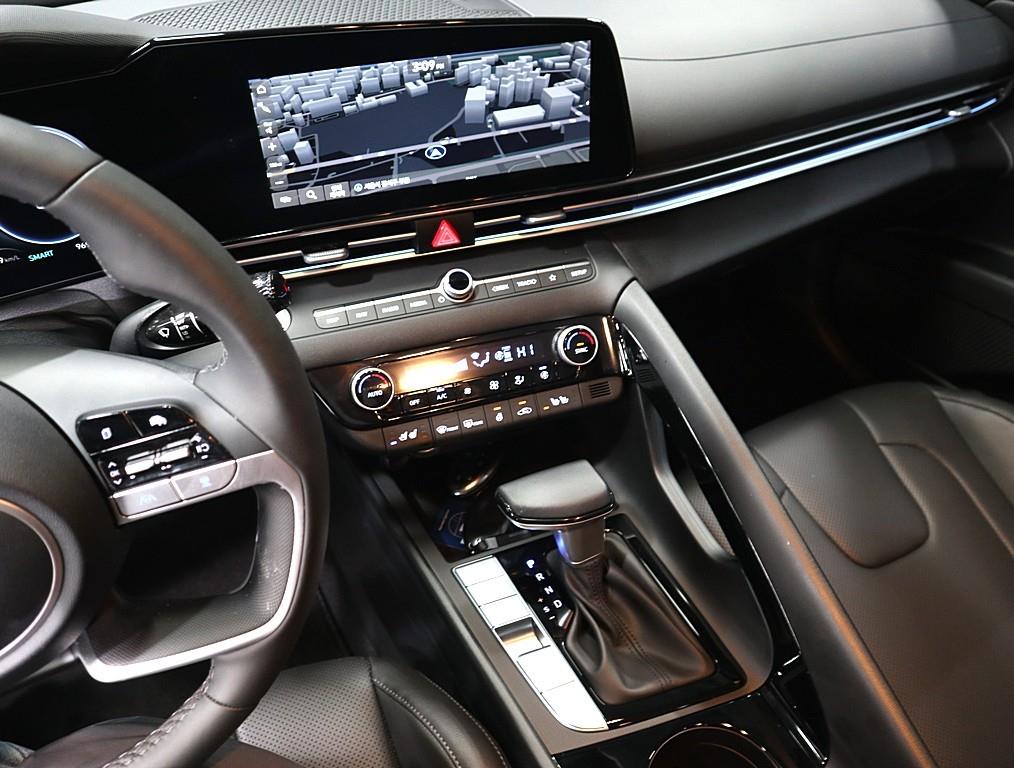 HYUNDAI Avante - Vista 11