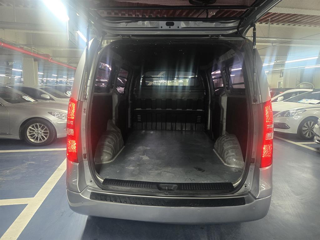 HYUNDAI Starex - Vista 5