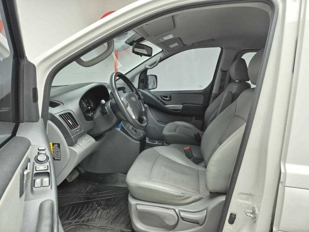 HYUNDAI Starex - Vista 11