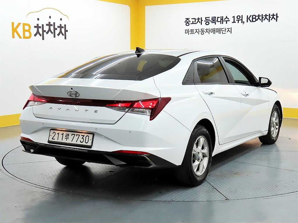 HYUNDAI Avante - Vista 4