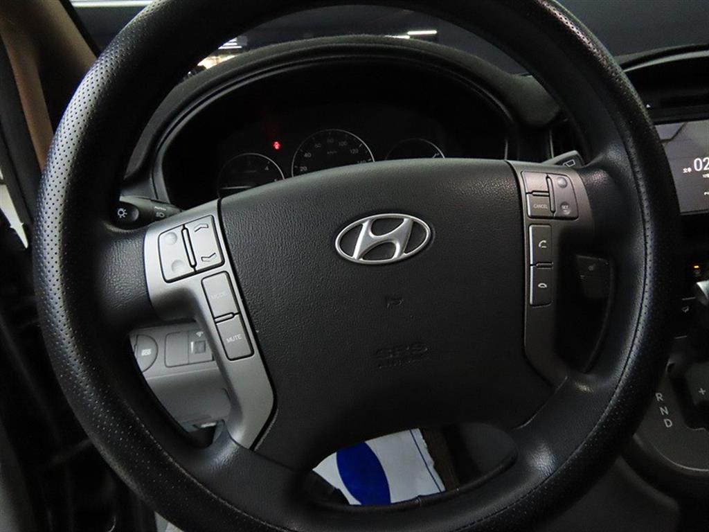 HYUNDAI Starex - Vista 8