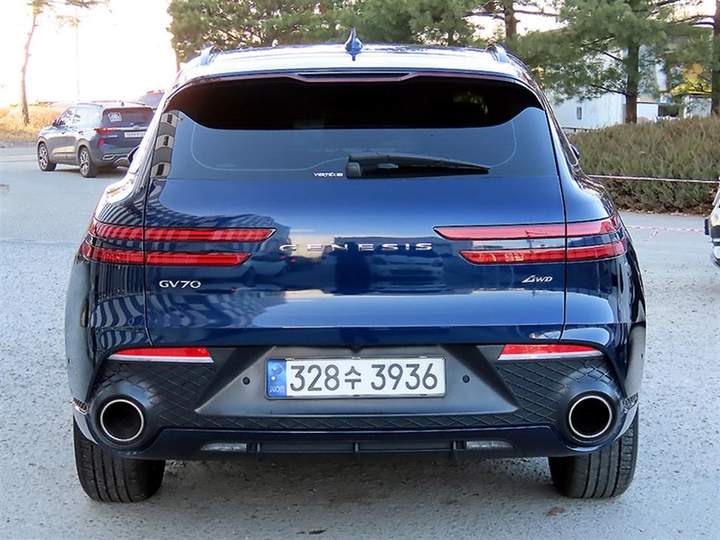 Genesis GV70 - Vista 4
