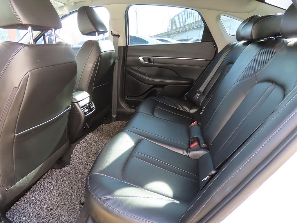 HYUNDAI Sonata - Vista 6