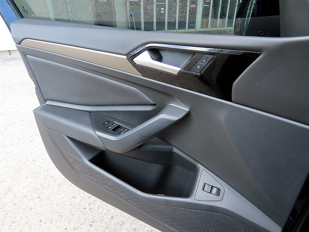 Volkswagen Jetta - Vista 11