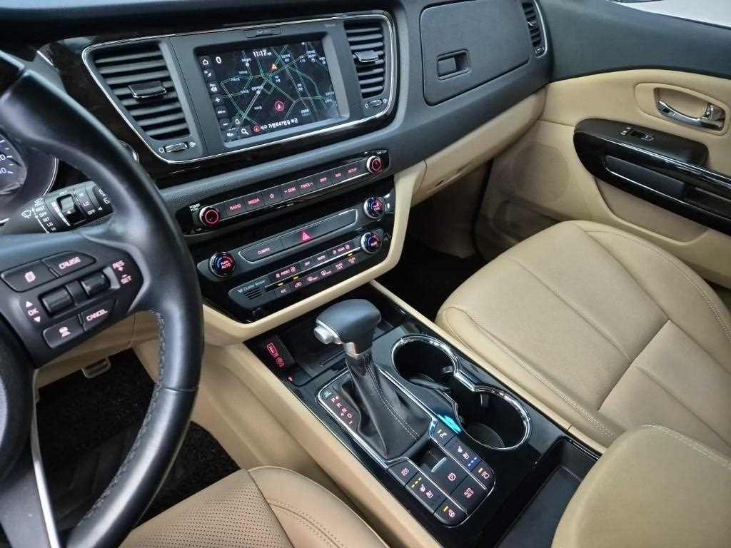 KIA Carnival - Vista 10