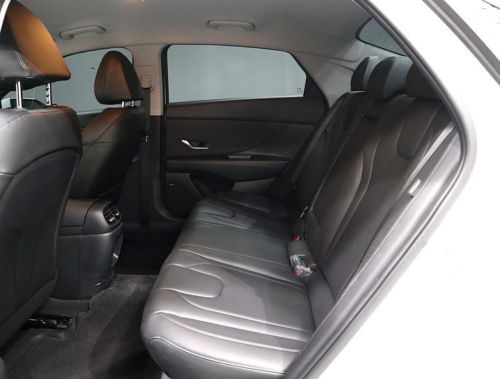 HYUNDAI Avante - Vista 10