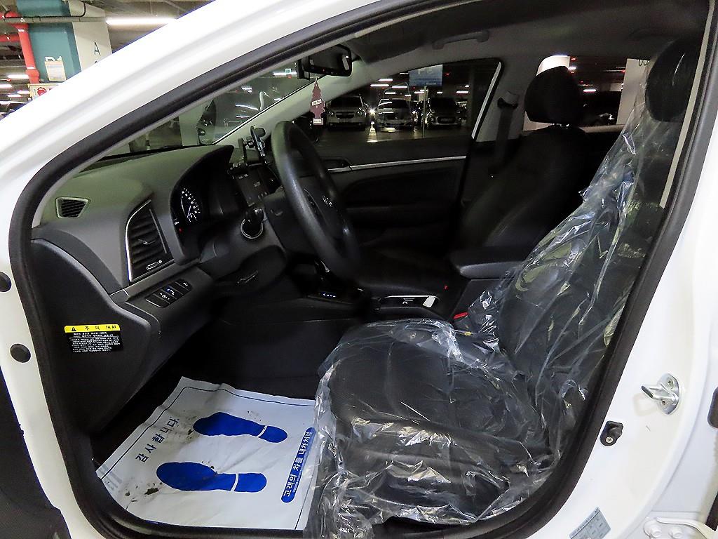 HYUNDAI Avante - Vista 6