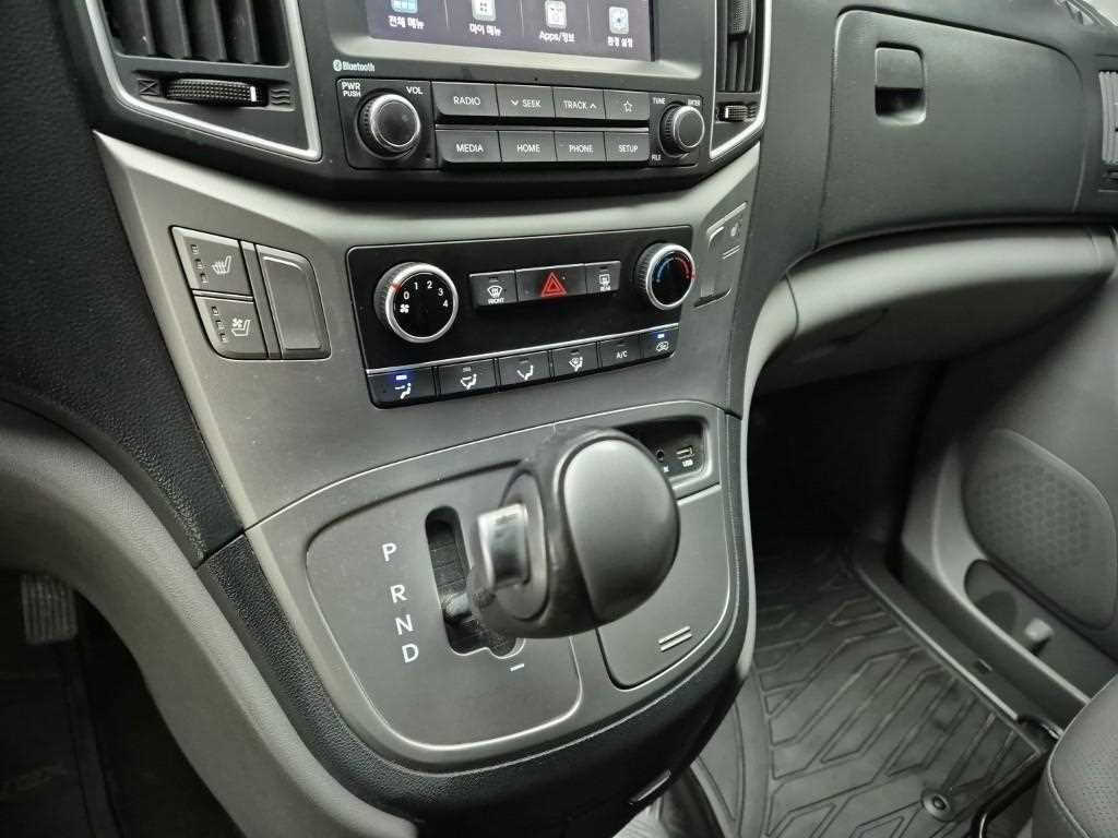 HYUNDAI Starex - Vista 8