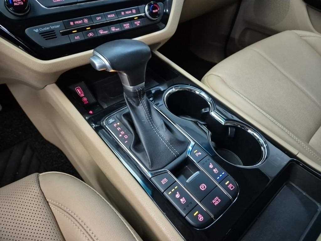 KIA Carnival - Vista 8