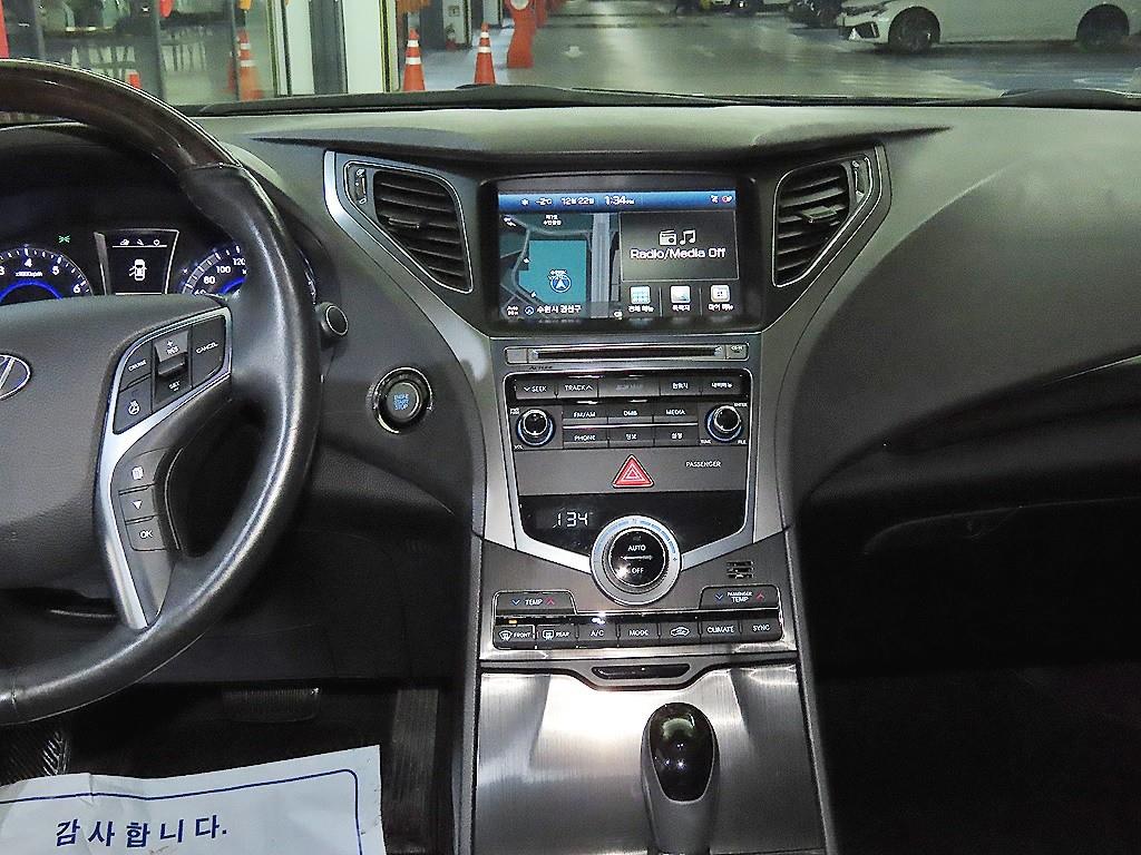 HYUNDAI Grandeur - Vista 11