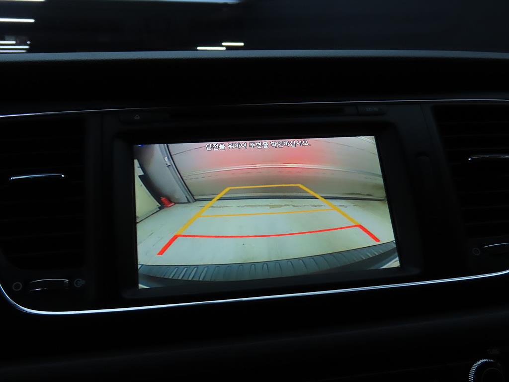 KIA Carnival - Vista 12