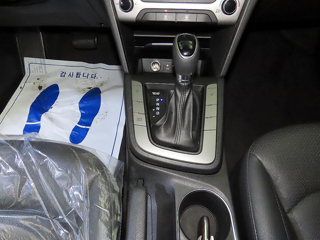 HYUNDAI Avante - Vista 12