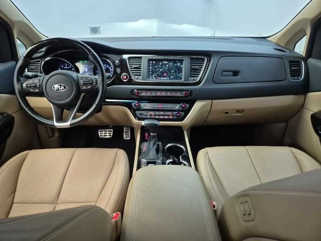 KIA Carnival - Vista 7