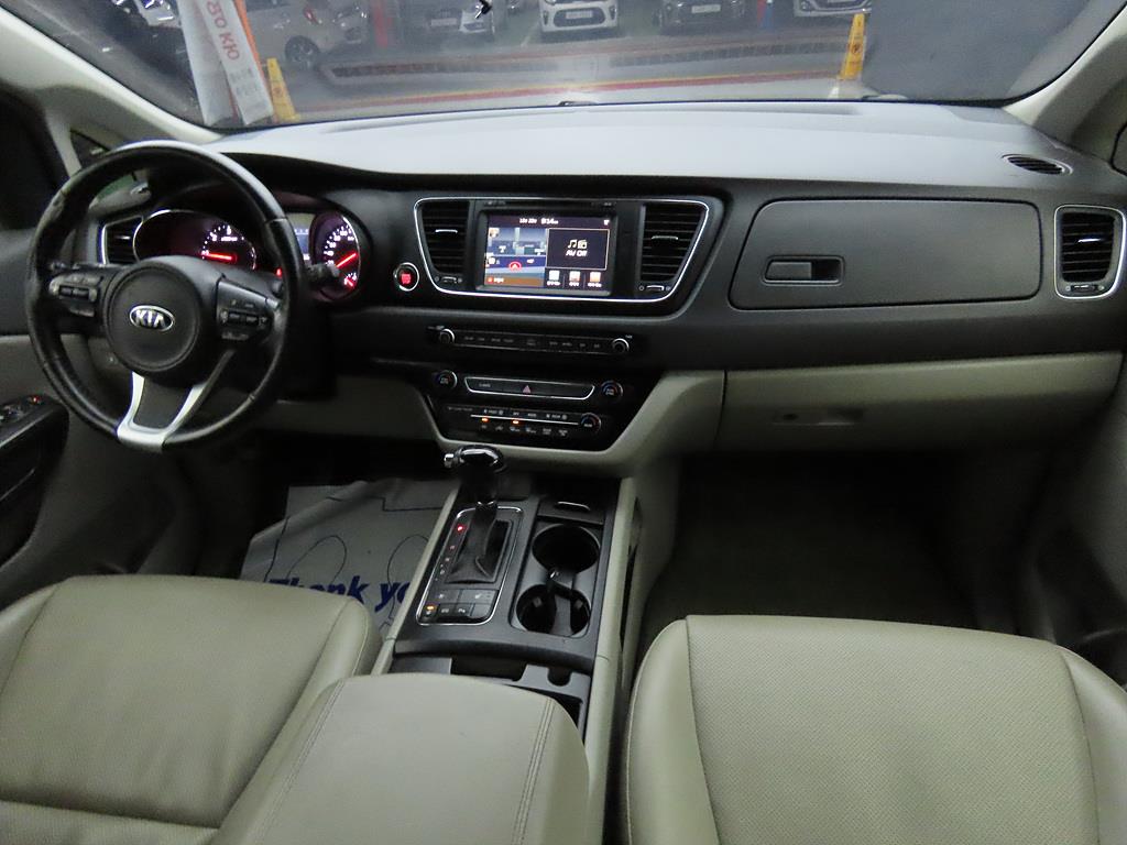 KIA Carnival - Vista 5