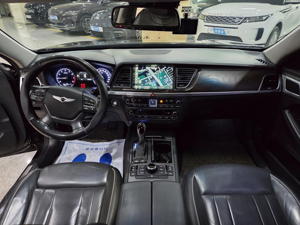 HYUNDAI Genesis - Vista 8