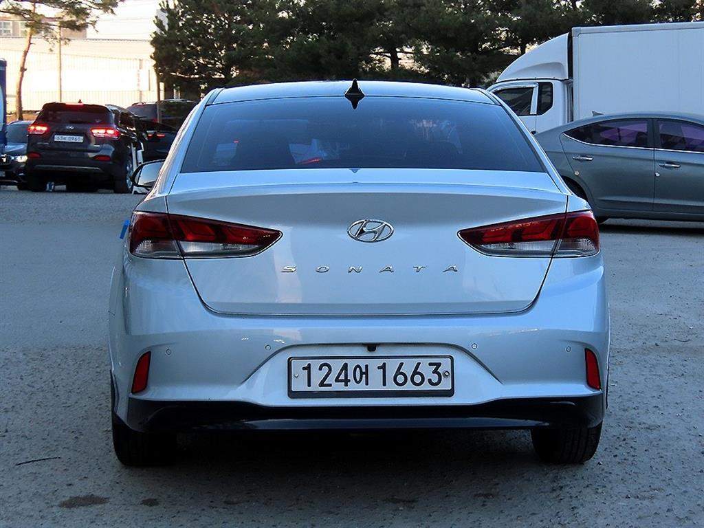 HYUNDAI Sonata - Vista 4