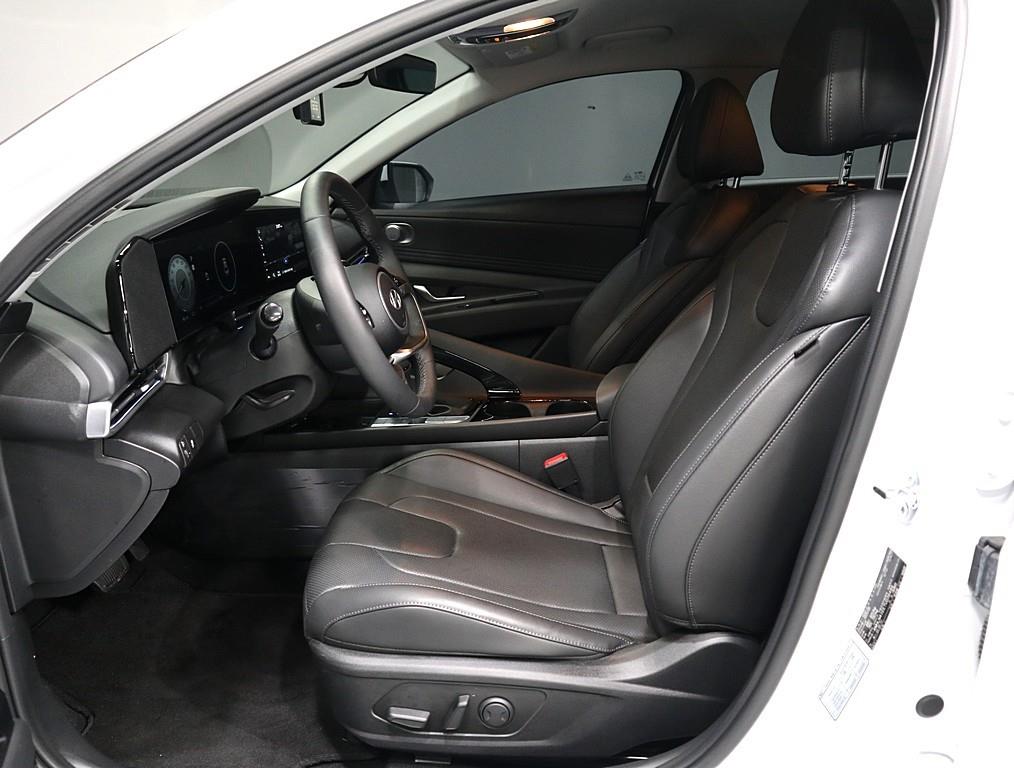 HYUNDAI Avante - Vista 9