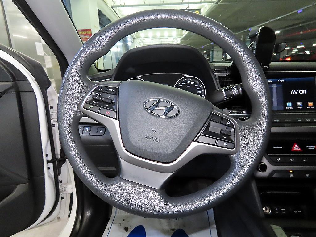 HYUNDAI Avante - Vista 8