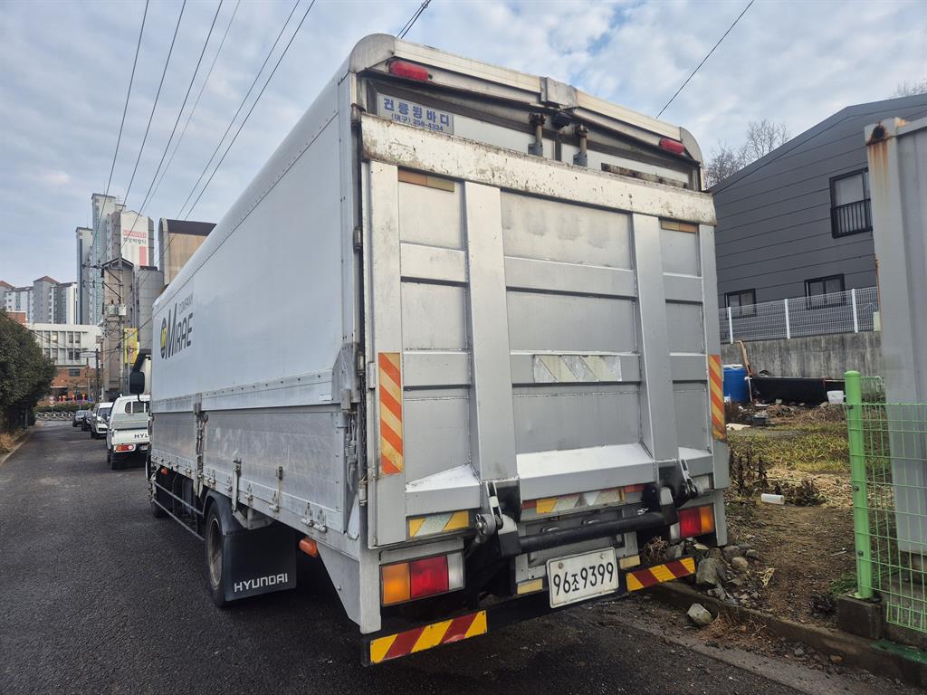 medium and large cargo truck - Vista 2