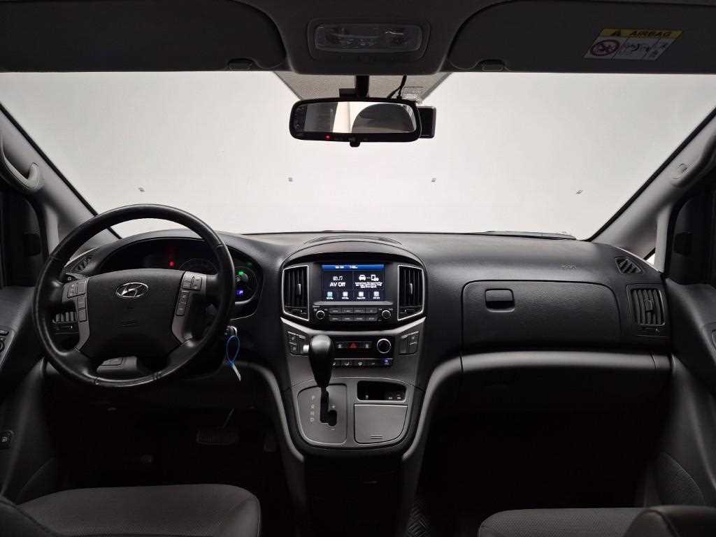 HYUNDAI Starex - Vista 7