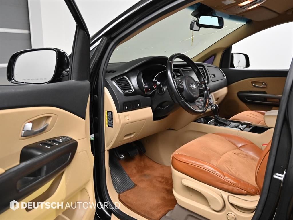 KIA Carnival - Vista 11