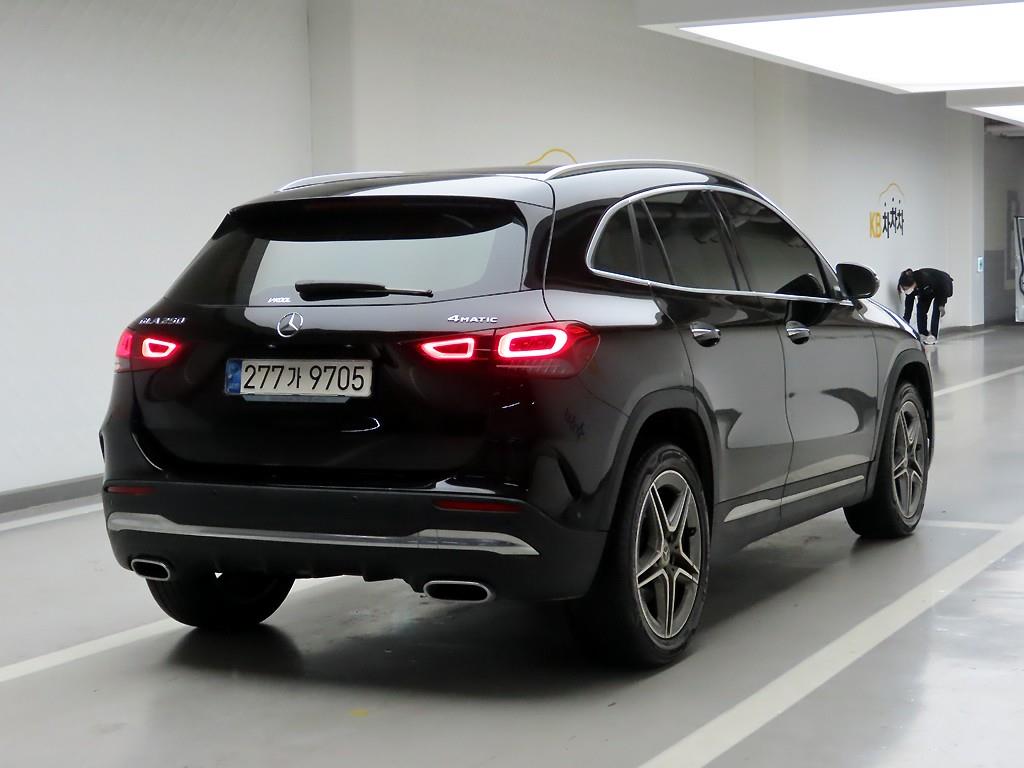 Mercedes Benz GLA Class - Vista 4