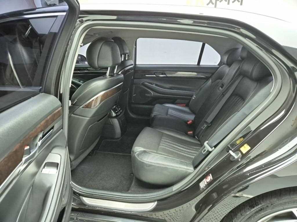 Genesis EQ900 - Vista 12