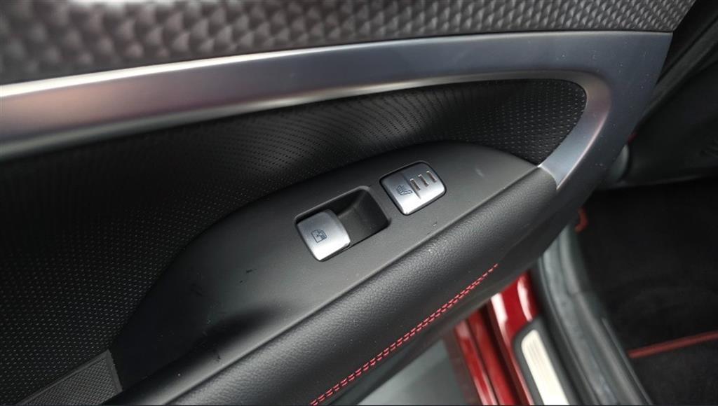 Genesis G70 2023 Rojo - Importación desde Corea - HF Imports Iquique - Foto 17