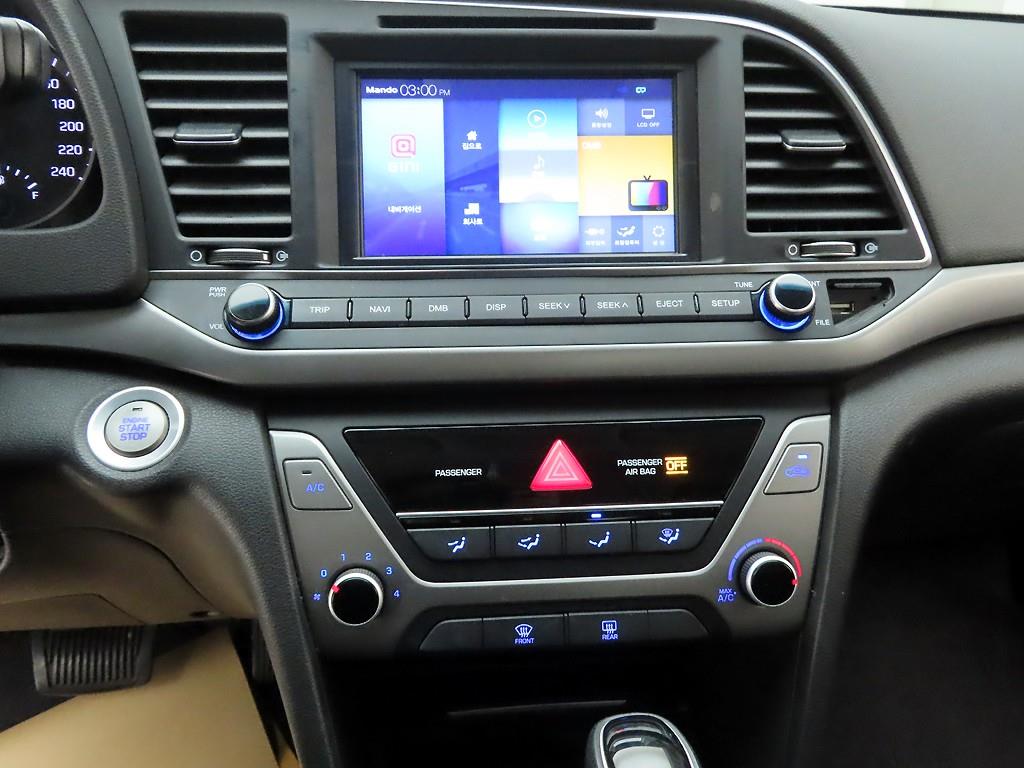 HYUNDAI Avante - Vista 9