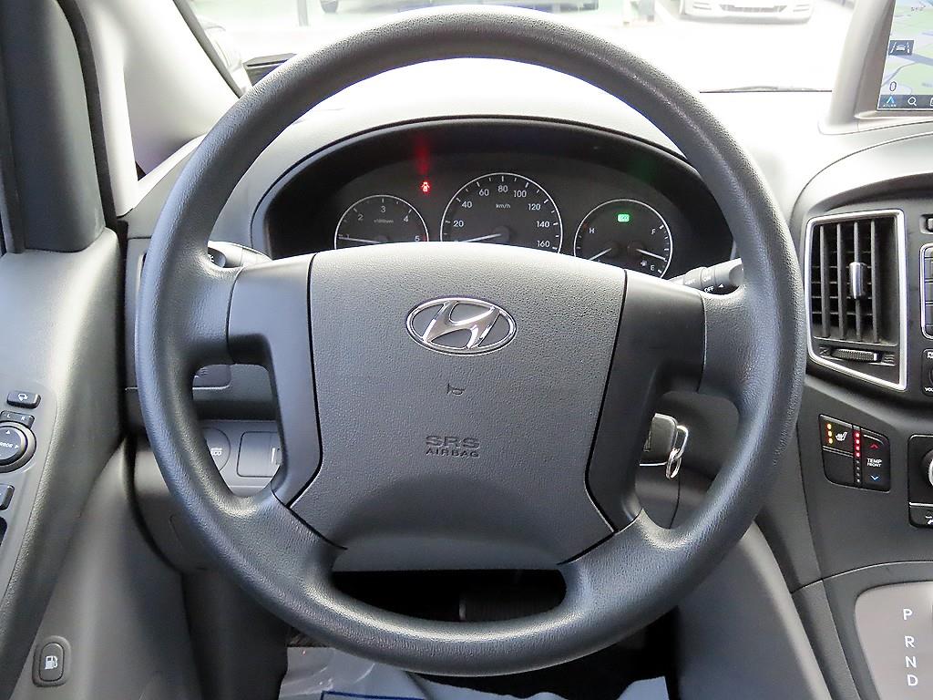 HYUNDAI Starex - Vista 8