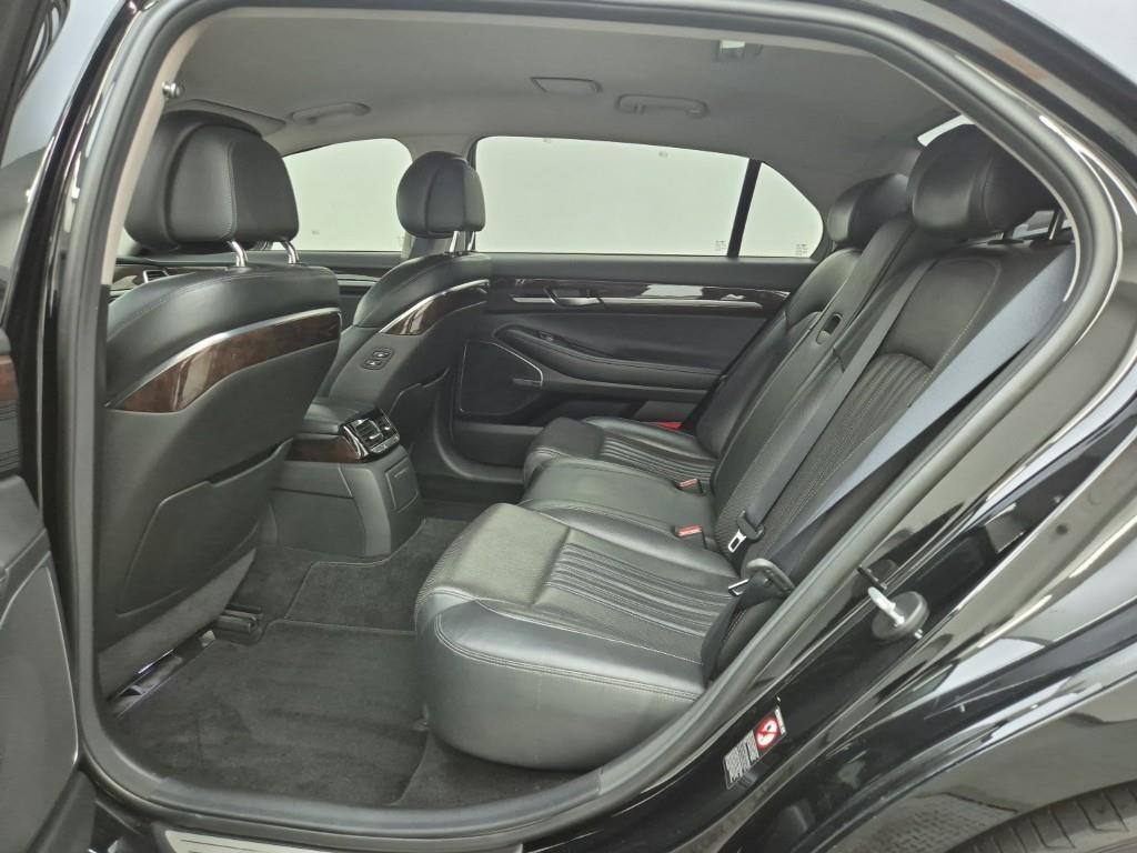 Genesis EQ900 - Vista 12