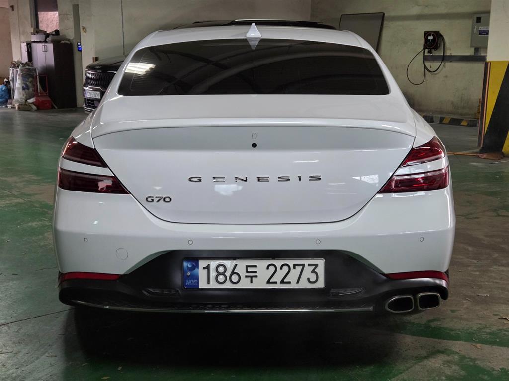 Genesis G70 - Vista 4