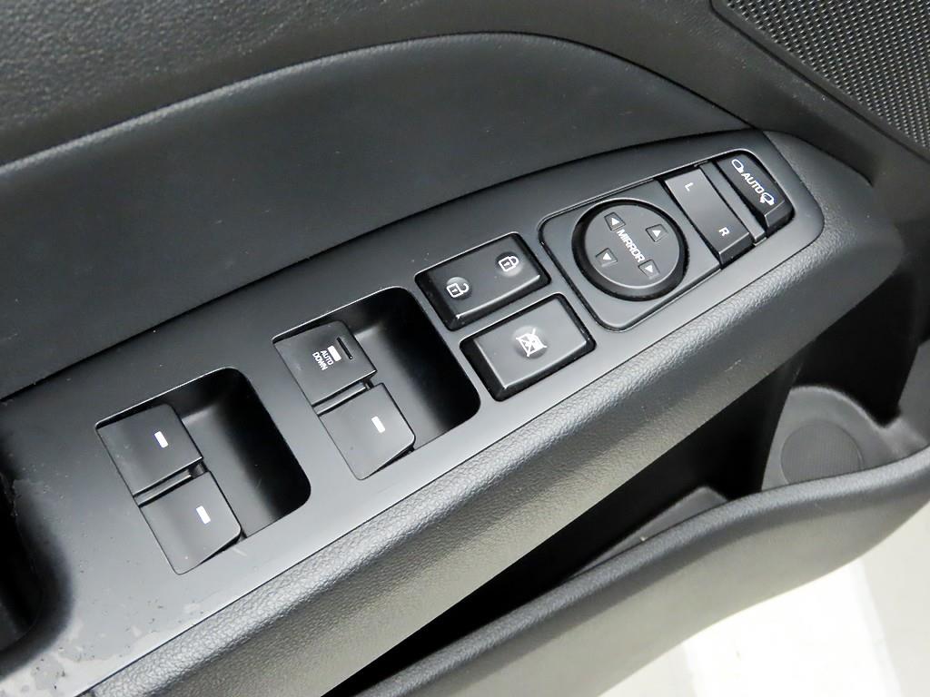 HYUNDAI Avante - Vista 11