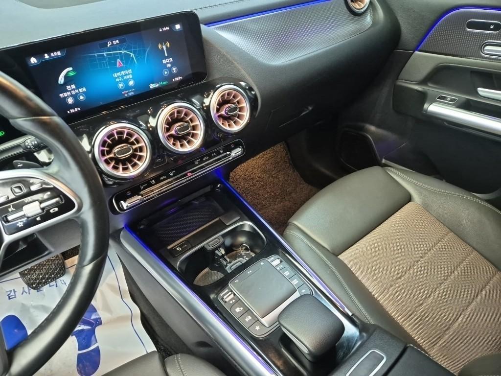 Mercedes Benz EQA - Vista 10