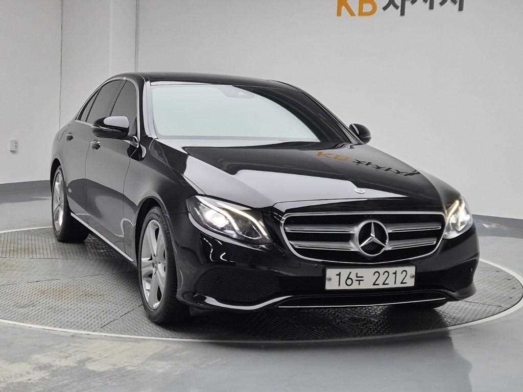 Mercedes Benz E class - Vista 4