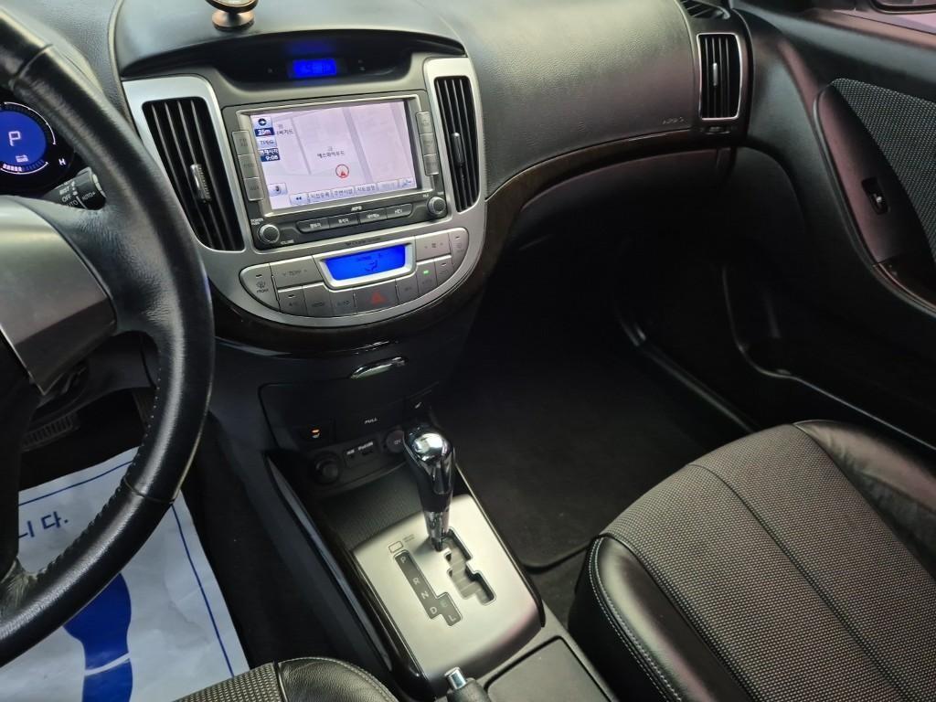 HYUNDAI Avante - Vista 10