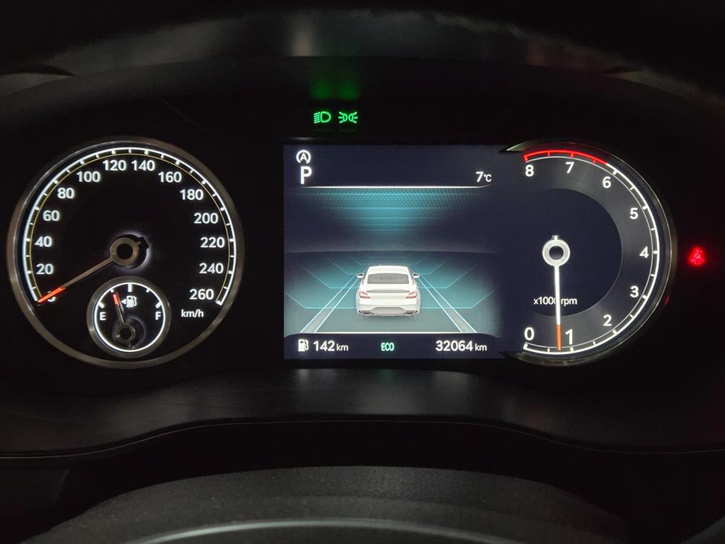 Genesis G70 - Vista 10