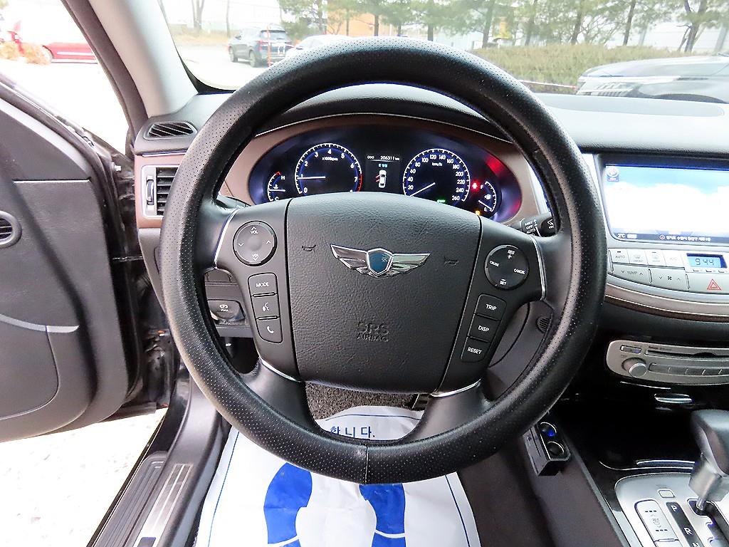 HYUNDAI Genesis - Vista 8