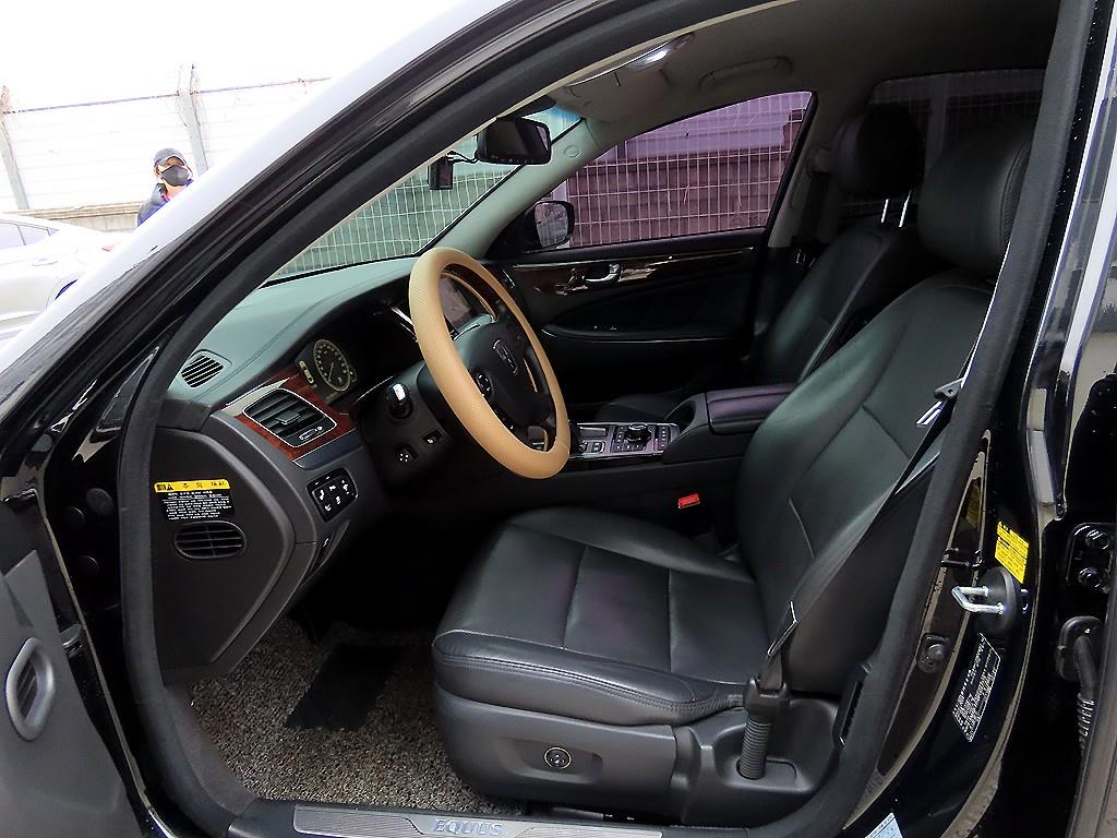 HYUNDAI Equus - Vista 5