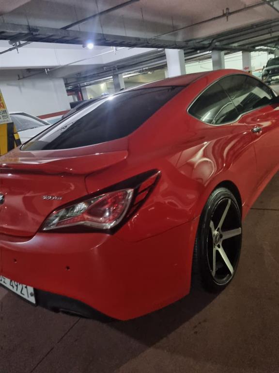 HYUNDAI Genesis - Vista 4