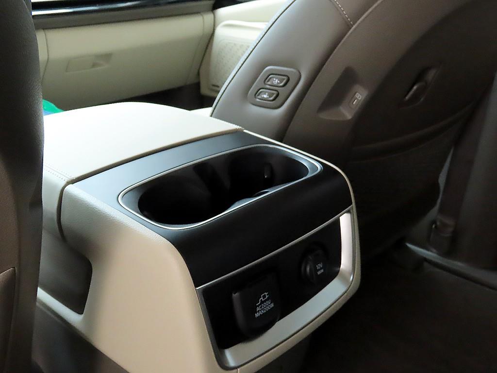 KIA Carnival - Vista 12