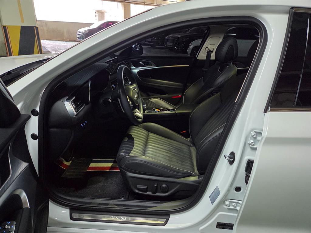 Genesis G70 - Vista 6