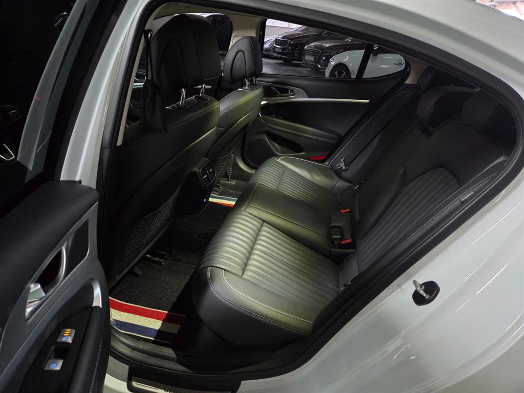 Genesis G70 - Vista 7