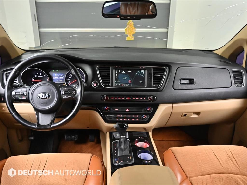KIA Carnival - Vista 7