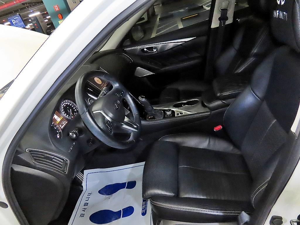 Infiniti Q - Vista 6